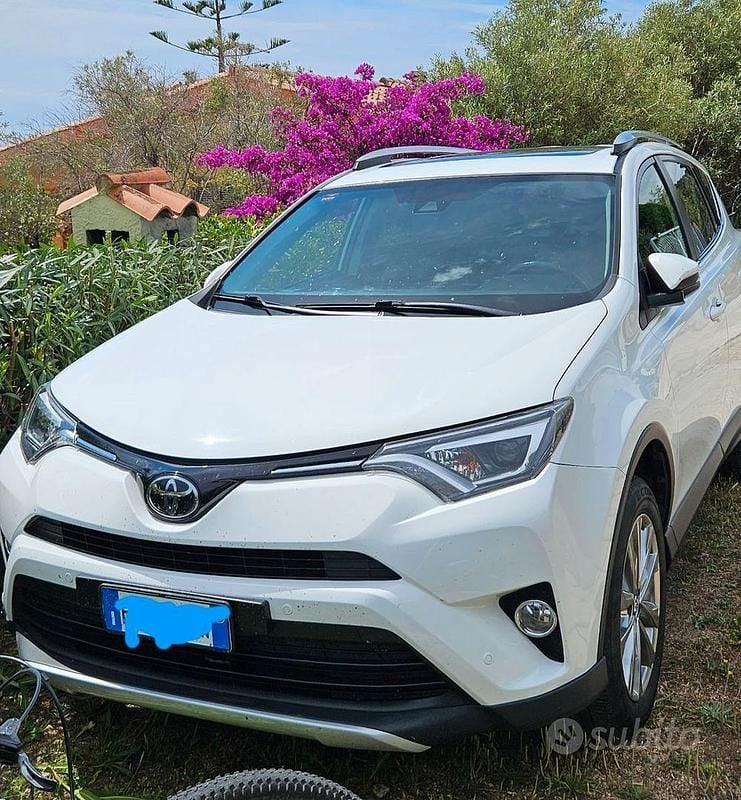 Usata Toyota RAV4 143 CV (105 kW) 2017 Bianco SUV