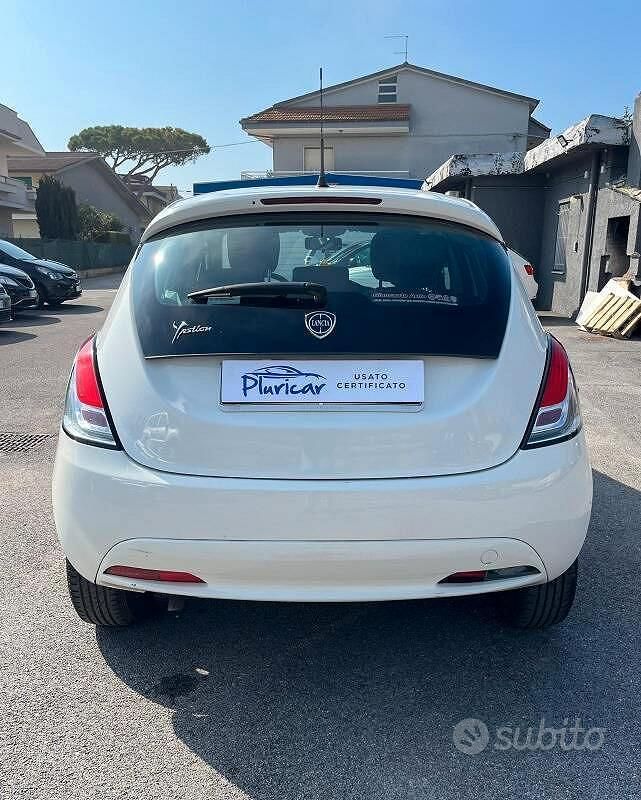 Usata Lancia Ypsilon 69 CV (50 kW) 2016 Bianco Utilitaria