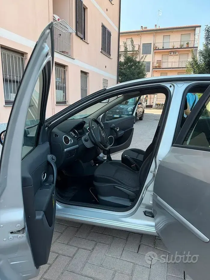 Usata Renault Clio III 75 CV (55 kW) 2009 Grigio Utilitaria