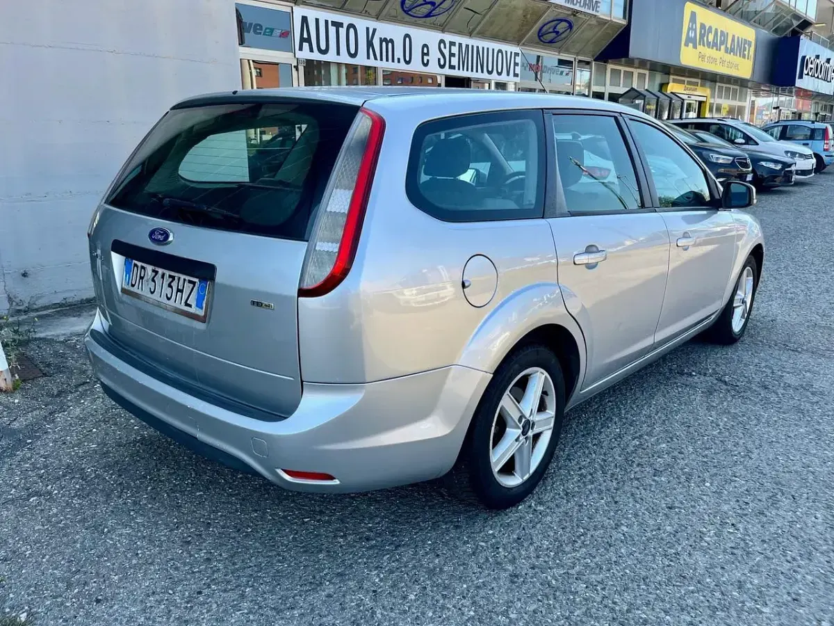Usata Ford Focus Titanium 90 CV (66 kW) 2008 Argento Berlina