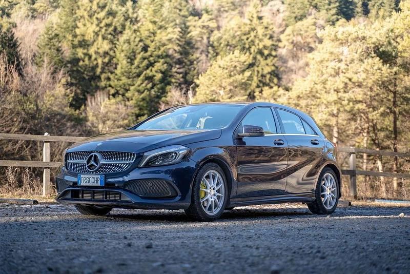 Usata Mercedes A200 Premium 140 CV (102 kW) 2017 Blu Monovolume