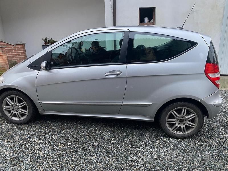 Usata Mercedes A180 Avantgarde 109 CV (80 kW) 2004 Grigio Berlina