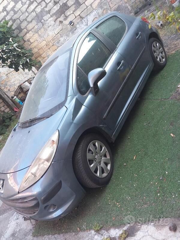 Grigio Usata 2006 Peugeot 207 Due volumi | 900 € (Super prezzo) - Immagine 1/4