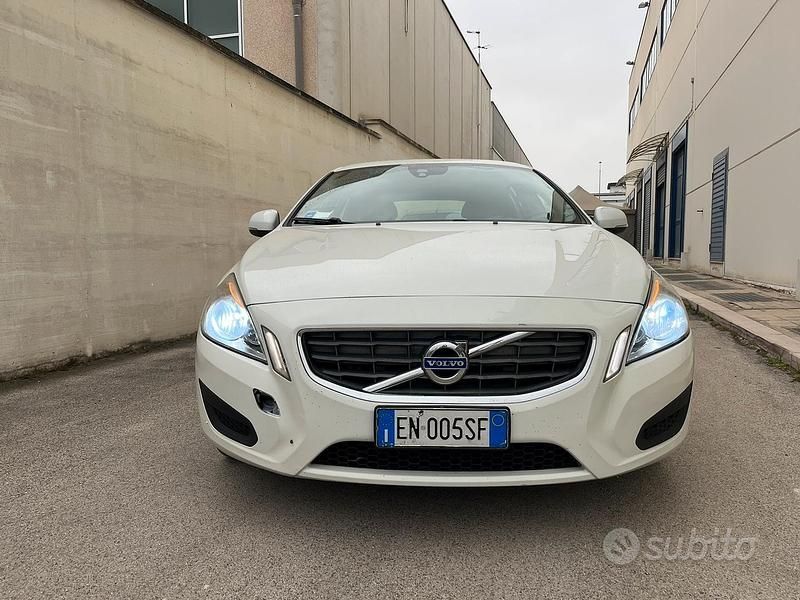 Usata Volvo V60 115 CV (84 kW) 2012 Station wagon