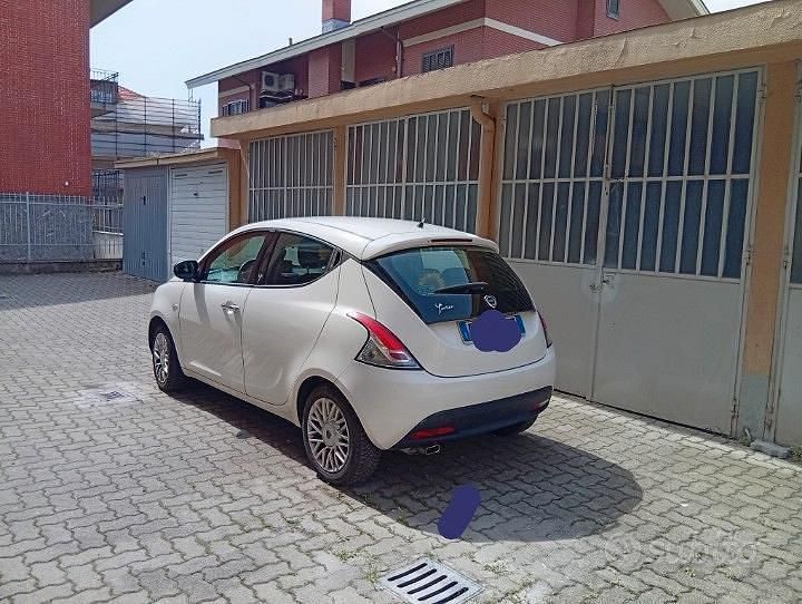 Usata Lancia Ypsilon 69 CV (50 kW) 2014 Bianco Utilitaria