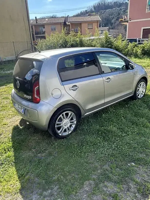 Usata VW up! Highline 68 CV (50 kW) 2015 Grigio Utilitaria