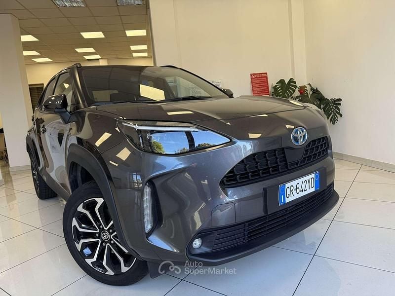 Usata Toyota Yaris Cross Trend 92 CV (67 kW) 2023 Grigio SUV