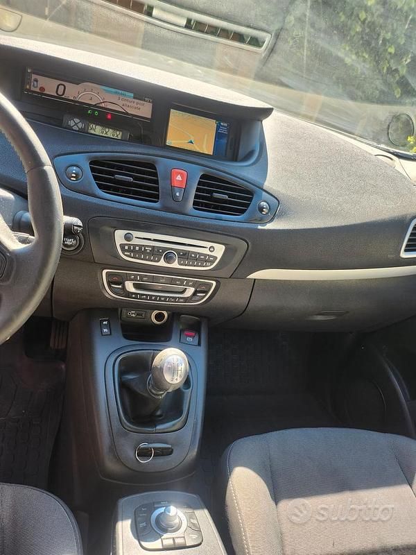 Usata Renault Scénic III 130 CV (95 kW) 2011 Grigio Monovolume