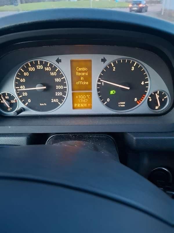 Usata Mercedes B180 116 CV (85 kW) 2009 Argento Monovolume