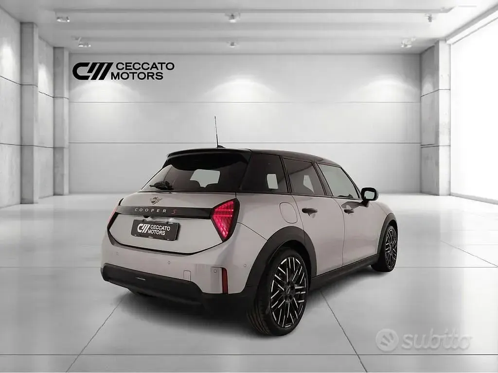 Nuova Mini Cooper Favoured 150 kW (204 CV) 2025 Utilitaria