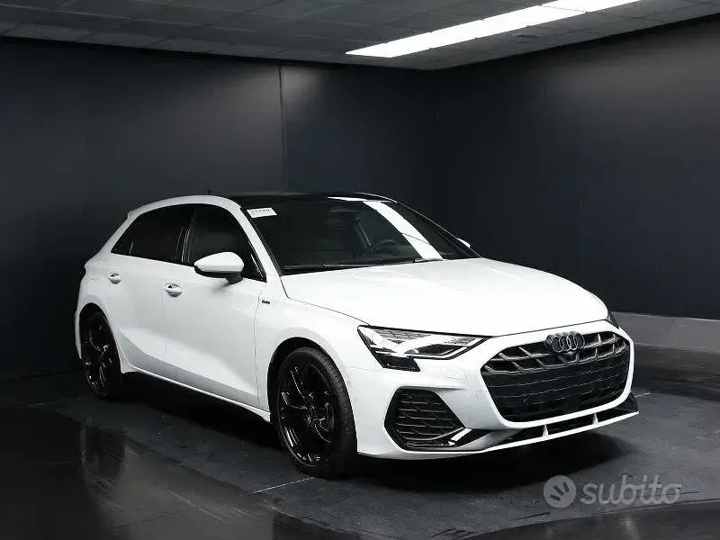 Nuova Audi A3 S-Line 150 CV (110 kW) 2025 Verde Berlina