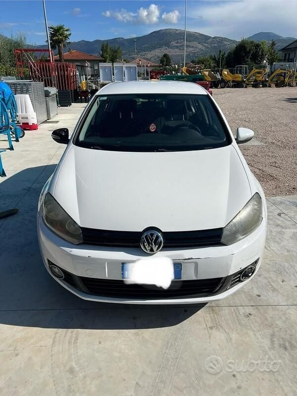 Usata VW Golf VI 102 CV (75 kW) 2012 Bianco Utilitaria