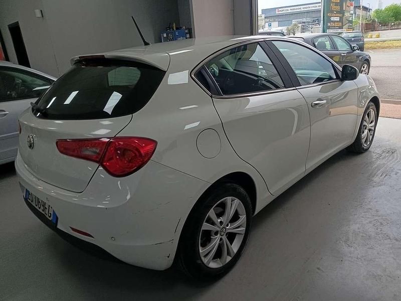 Usata Alfa Romeo Giulietta 105 CV (77 kW) 2013 Bianco Utilitaria