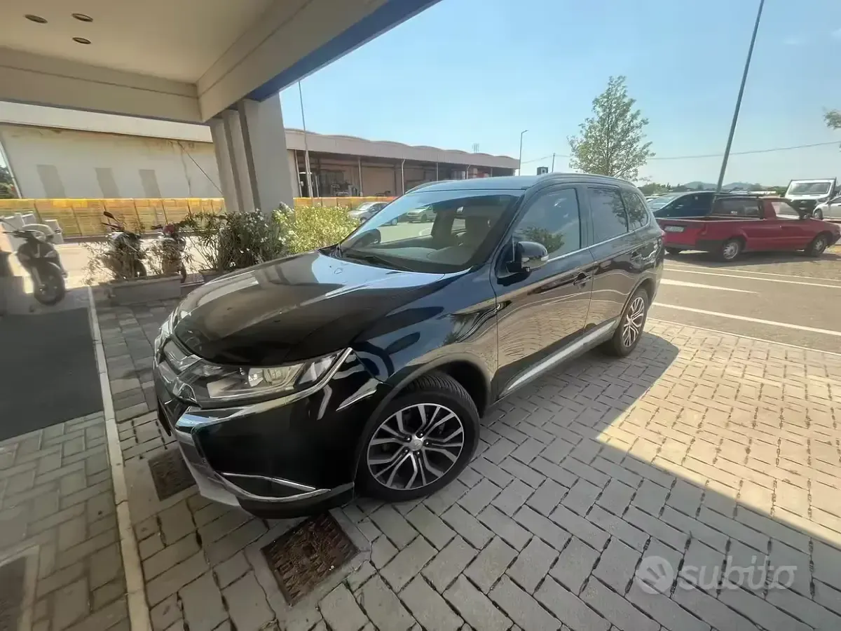 Usata Mitsubishi Outlander 150 CV (110 kW) 2016 Nero SUV