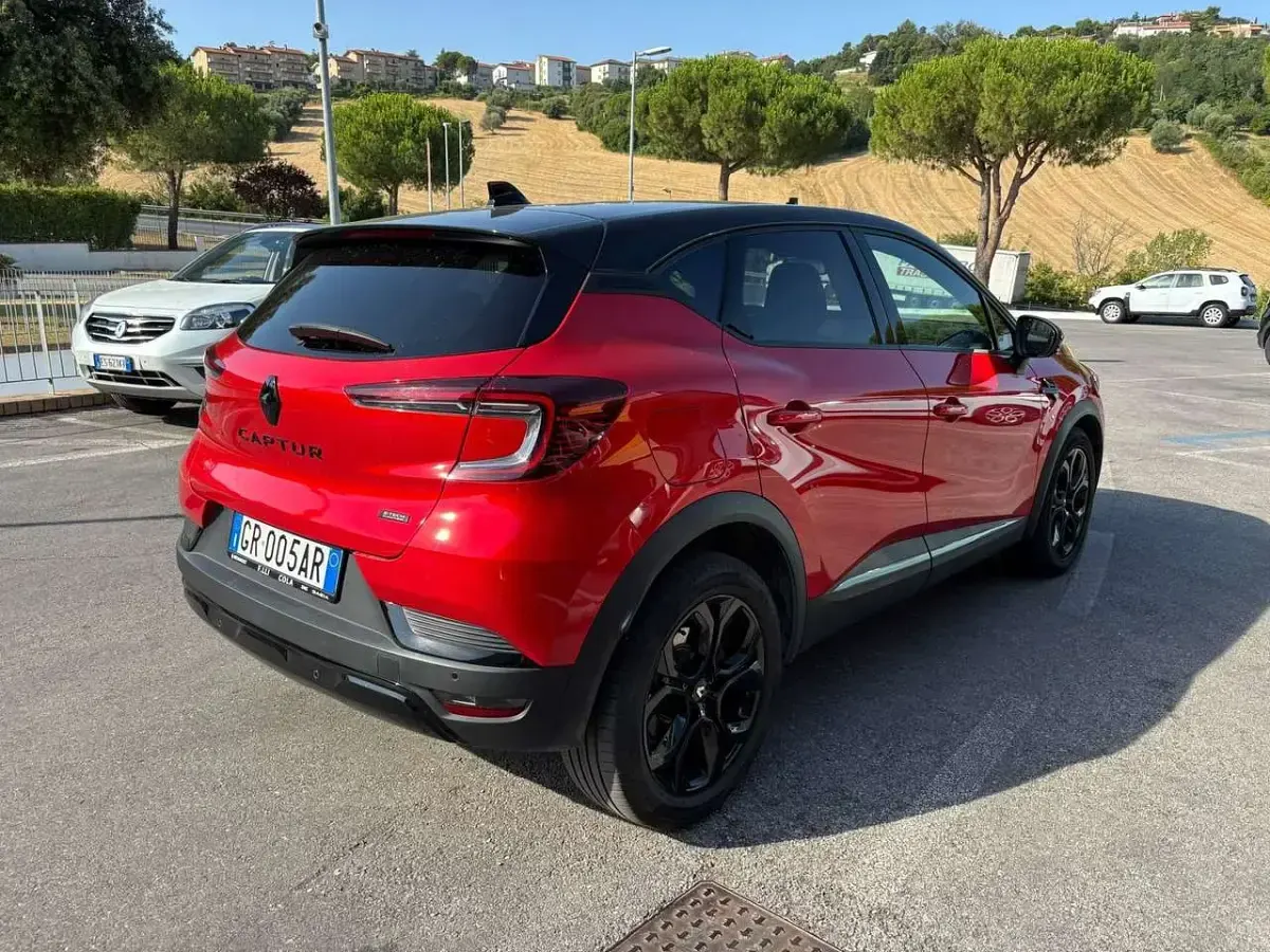 Usata Renault Captur Engineered 159 CV (116 kW) 2023 Rosso SUV