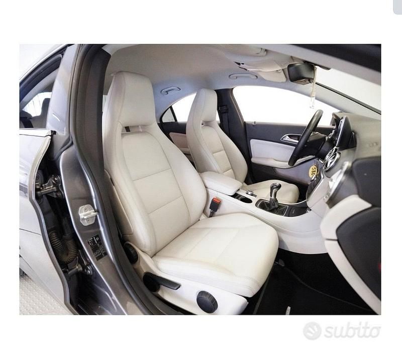 Usata Mercedes CLA180 Premium 122 CV (89 kW) 2013 Grigio Berlina