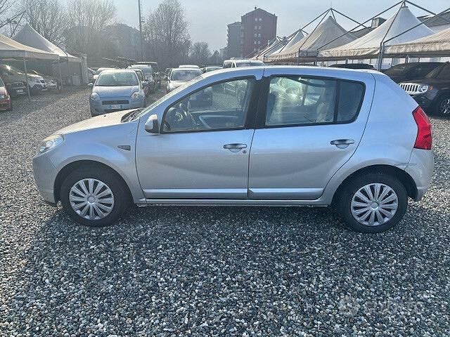 Usata Dacia Sandero Ambiance 75 CV (55 kW) 2009 Grigio Berlina