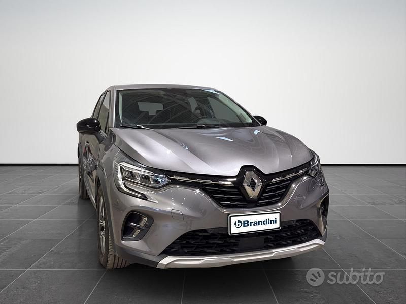 Käytetty Renault Captur Intens 101 HP (74 kW) 2020 Harmaa Katumaasturi