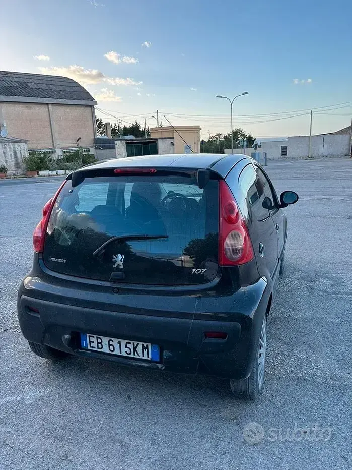 Usata Peugeot 107 68 CV (50 kW) 2010 Nero Utilitaria