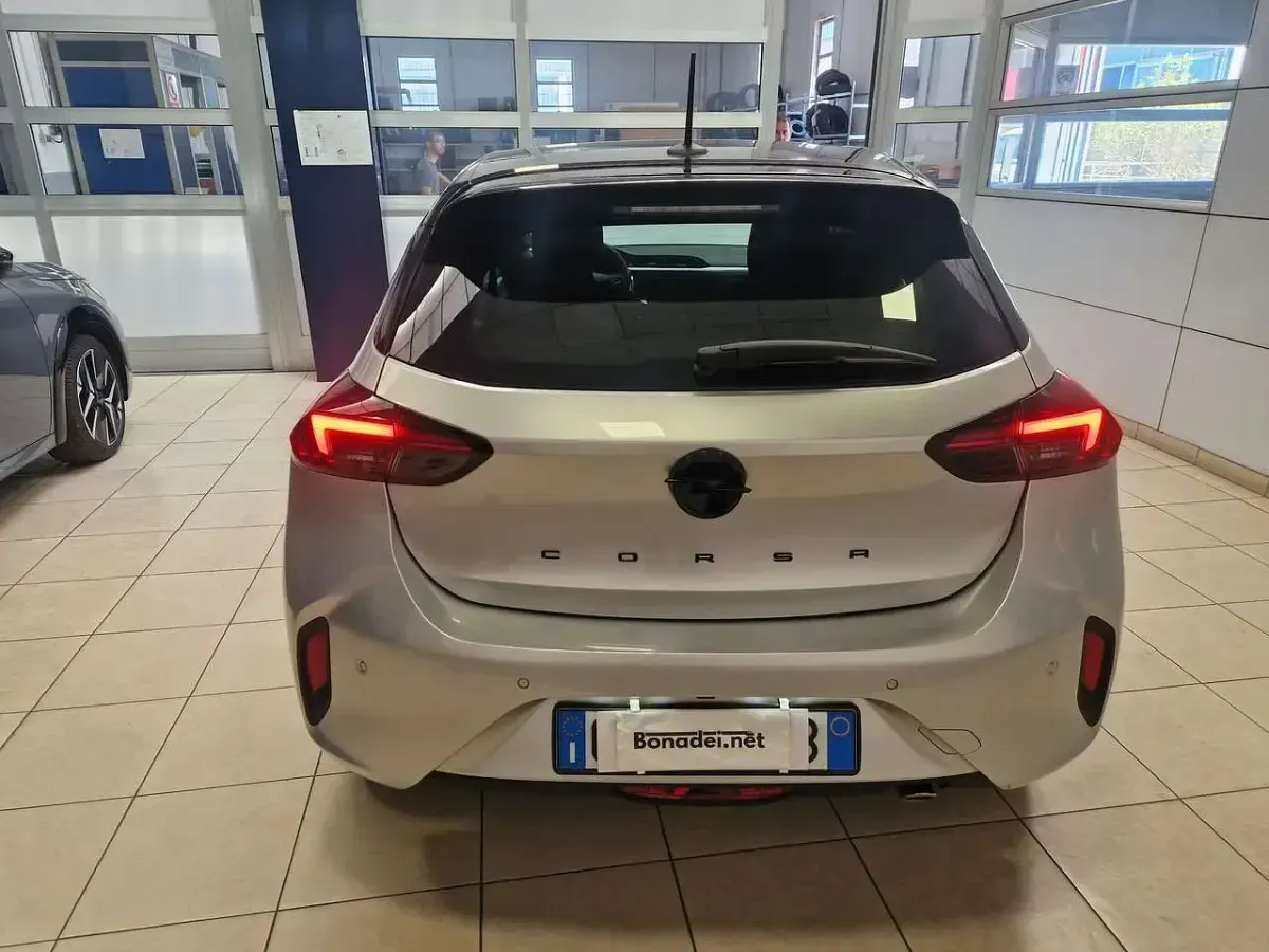Usata Opel Corsa 101 CV (74 kW) 2025 Argento Utilitaria