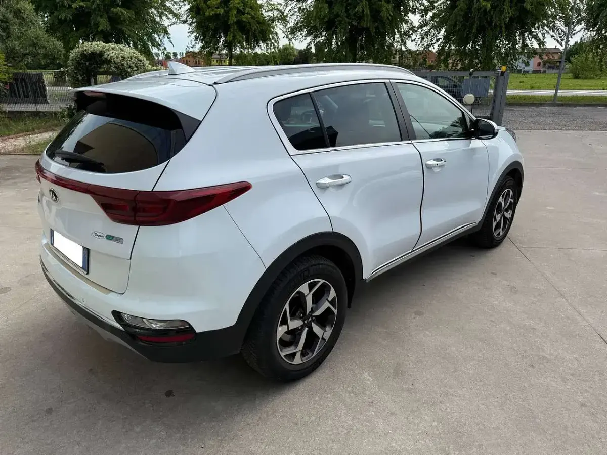 Usata Kia Sportage Plus 126 CV (92 kW) 2020 Clear white SUV