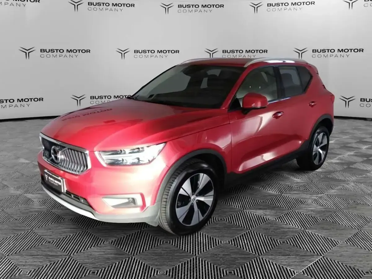 Usata Volvo XC40 Momentum 129 CV (94 kW) 2021 Rosso SUV