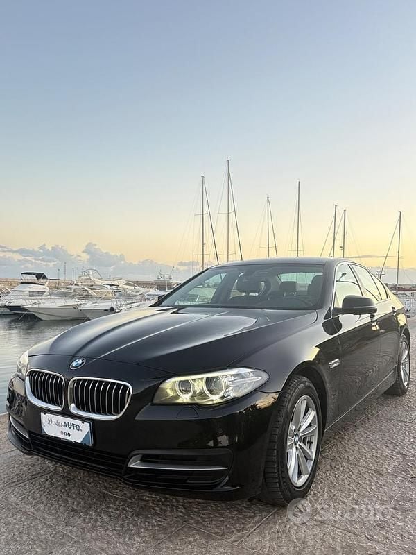Nero Usata 2016 BMW 518 Berlina | 16.300 € (Buon prezzo) - Immagine 1/4