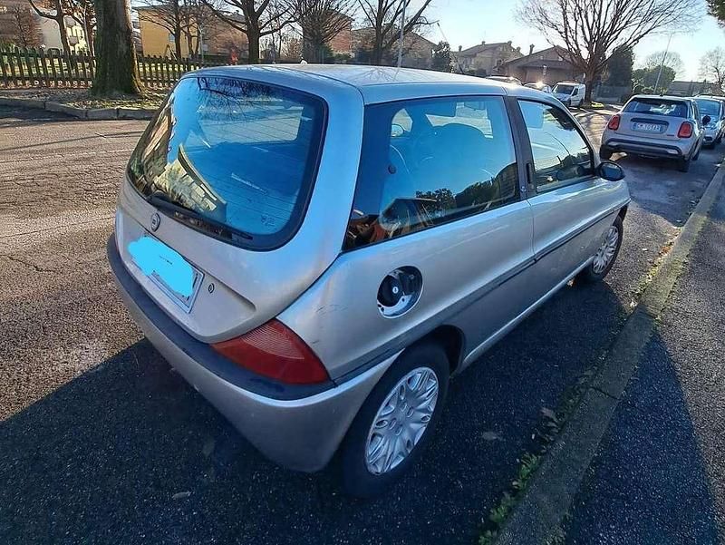 Usata Lancia Ypsilon 54 CV (39 kW) 1999 Argento Utilitaria