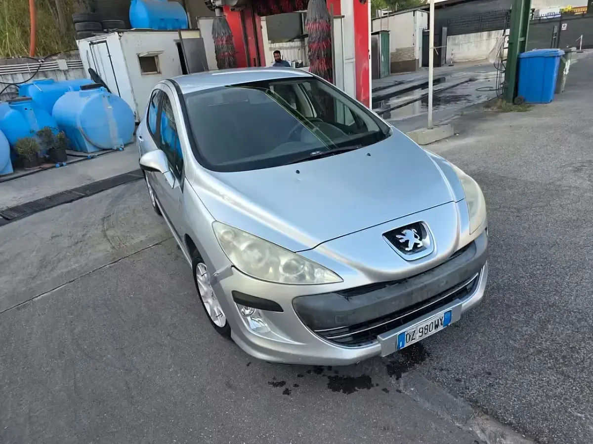 Usata Peugeot 308 89 CV (65 kW) 2010 Argento Berlina
