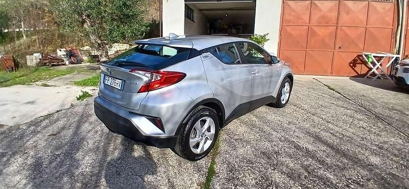 Begagnad Toyota C-HR Active 98 HK (72 kW) 2018 Silver SUV