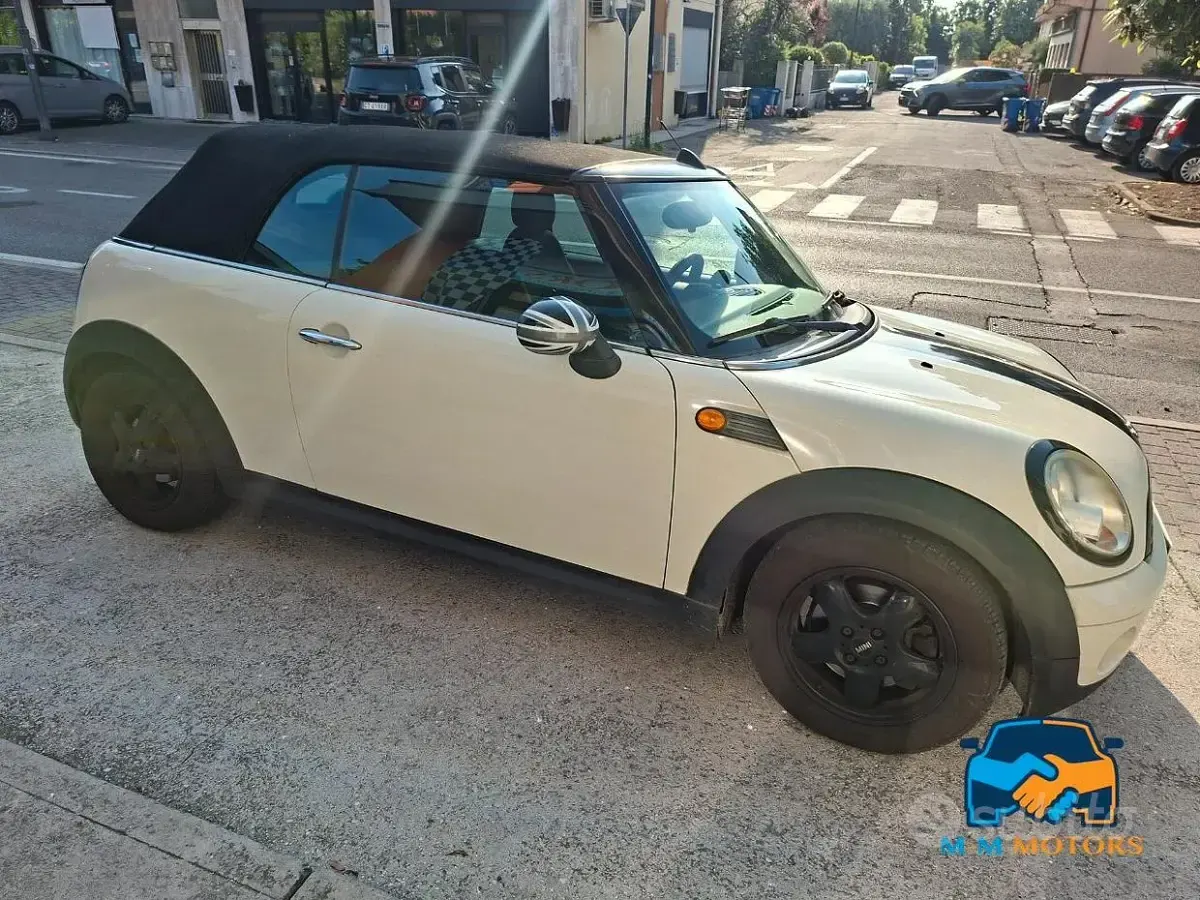 Usata Mini Cooper Cabriolet 120 CV (88 kW) 2009 Bianco Cabrio