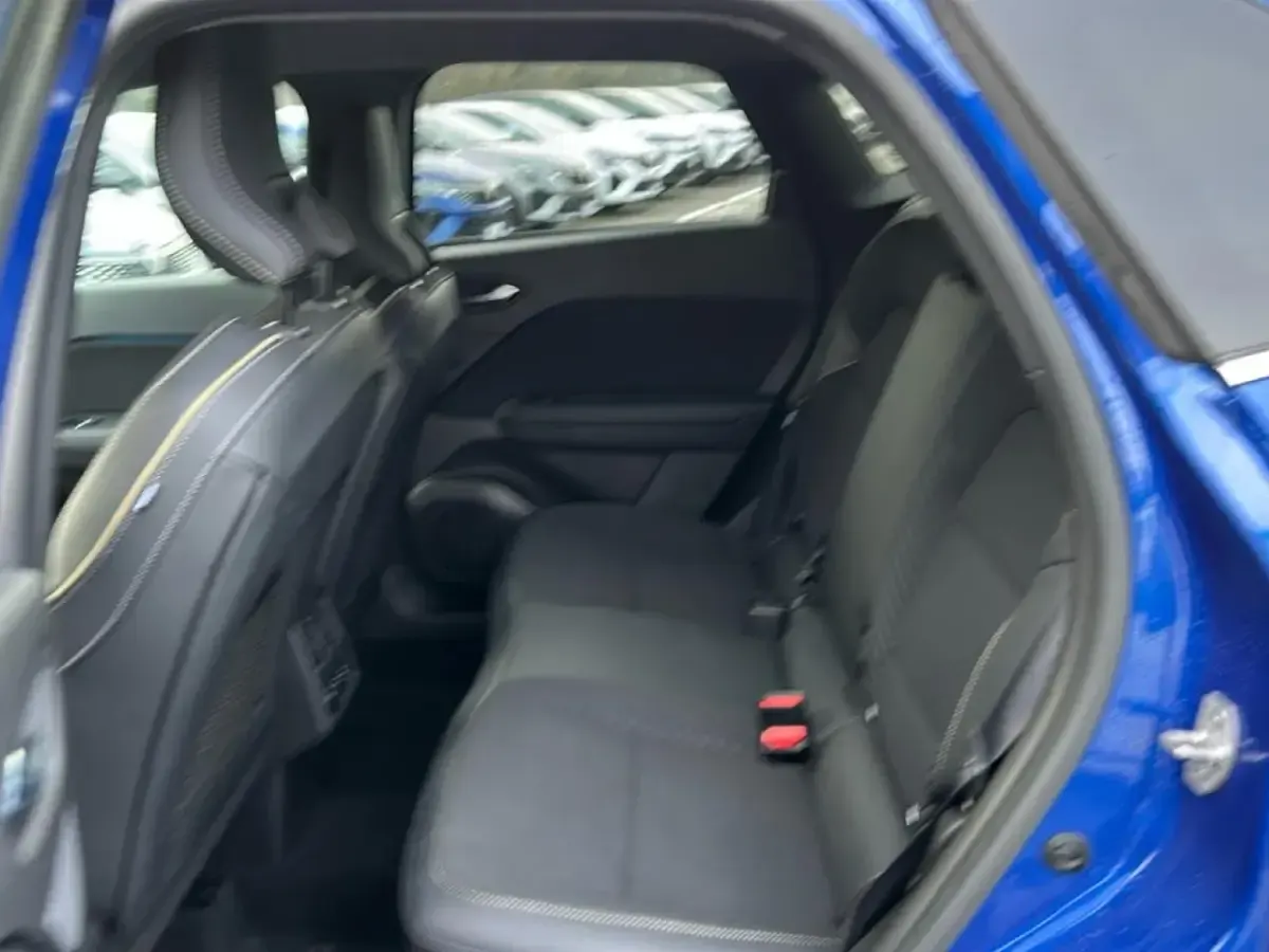 Usata Renault Clio Iconic 145 CV (106 kW) 2025 Blu Utilitaria