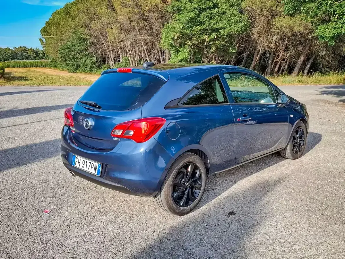 Usata Opel Corsa 75 CV (55 kW) 2017 Bluazzurro Utilitaria