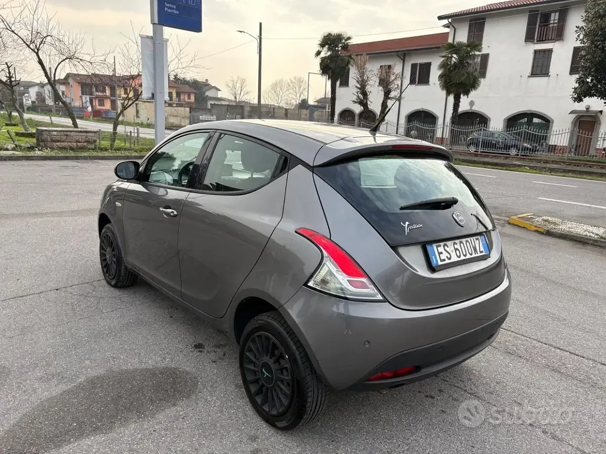 Usata Lancia Ypsilon Gold 80 CV (58 kW) 2013 Grigio Utilitaria