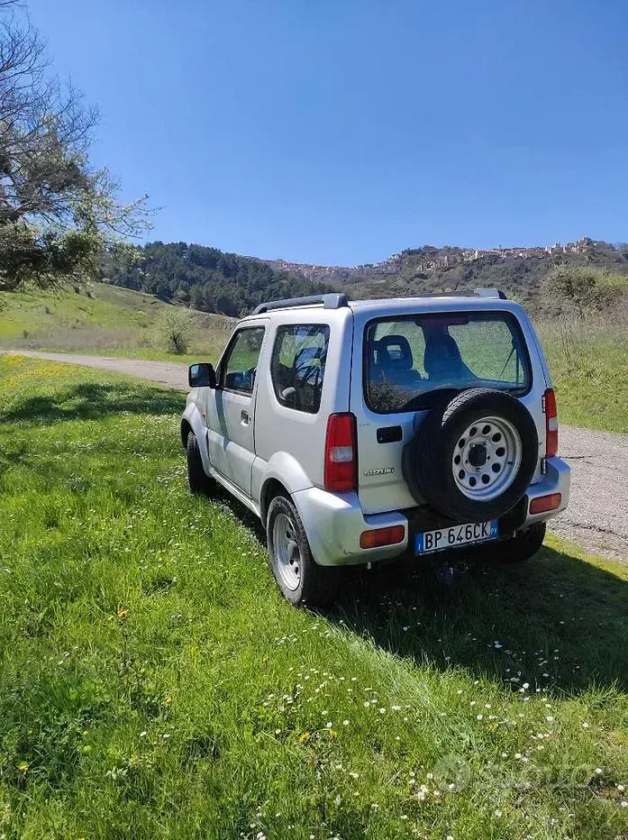 Usata Suzuki Jimny 82 CV (60 kW) 2001 Grigio SUV