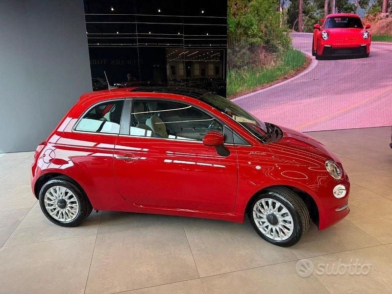 Usata Fiat 500 Dolcevita 69 CV (50 kW) 2023 Rosso metallizzato Utilitaria