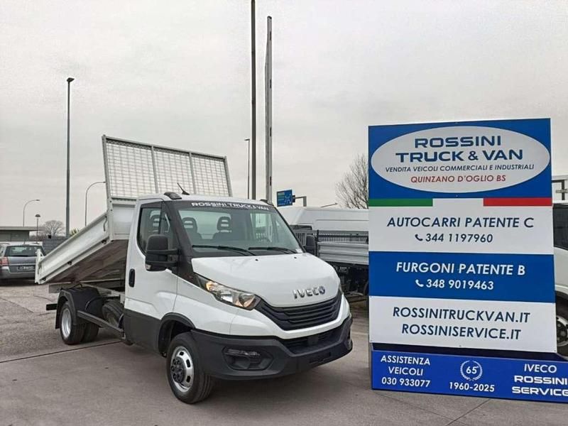 Bianco Usata 2023 Iveco Daily Furgone | 35.700 € (Buon prezzo) - Immagine 1/4