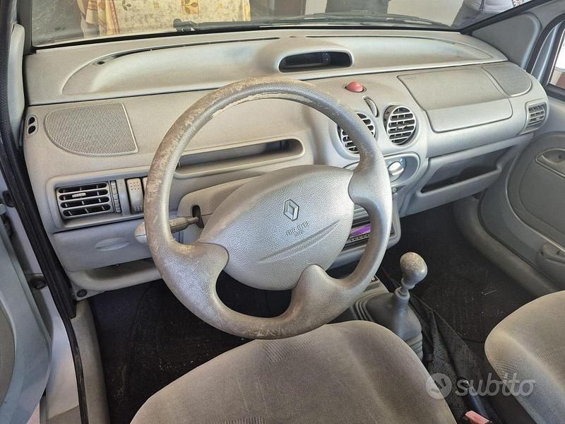 Usata Renault Twingo 58 CV (42 kW) 2000 Grigio Utilitaria