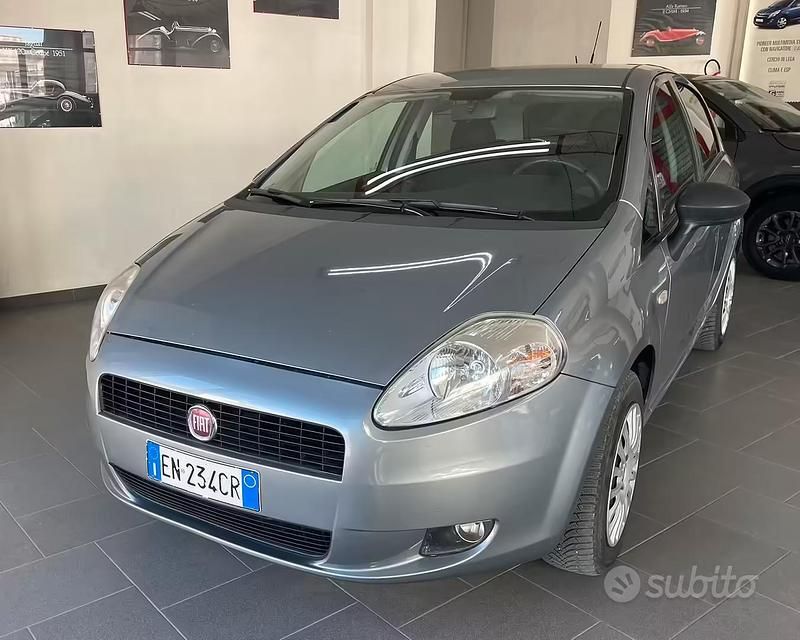 Usata Fiat Grande Punto 75 CV (55 kW) 2012 Grigio Utilitaria