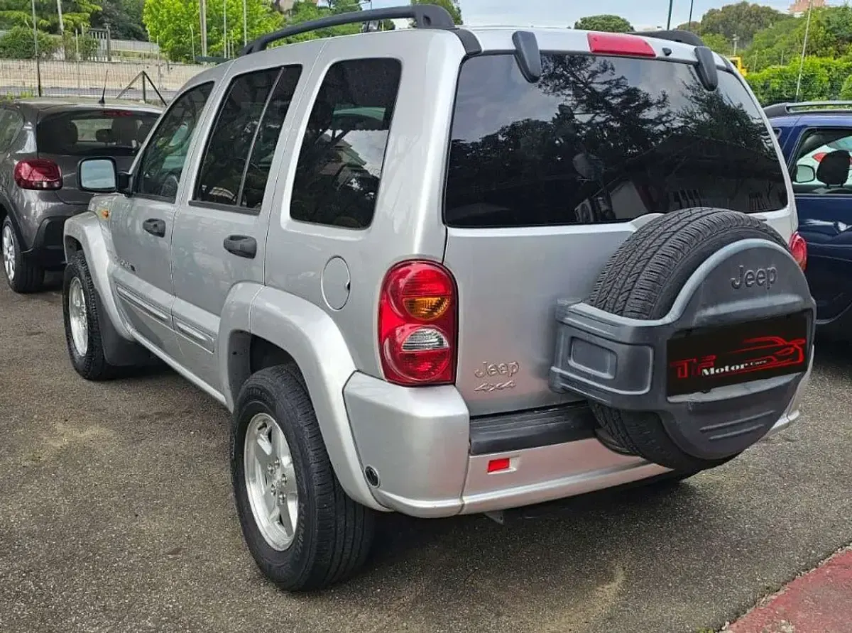 Usata Jeep Cherokee Limited 211 CV (155 kW) 2004 Argento SUV