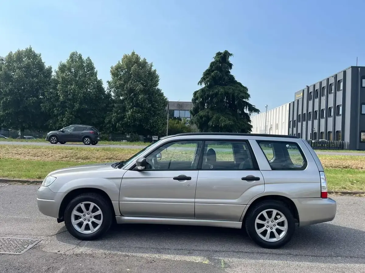 Usata Subaru Forester 158 CV (116 kW) 2006 Grigio SUV