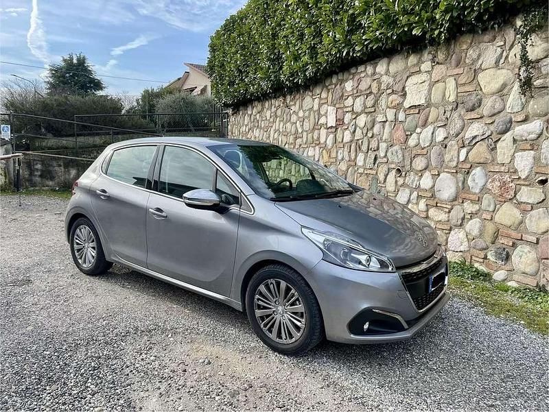 Usata Peugeot 208 Active 101 CV (74 kW) 2019 Utilitaria