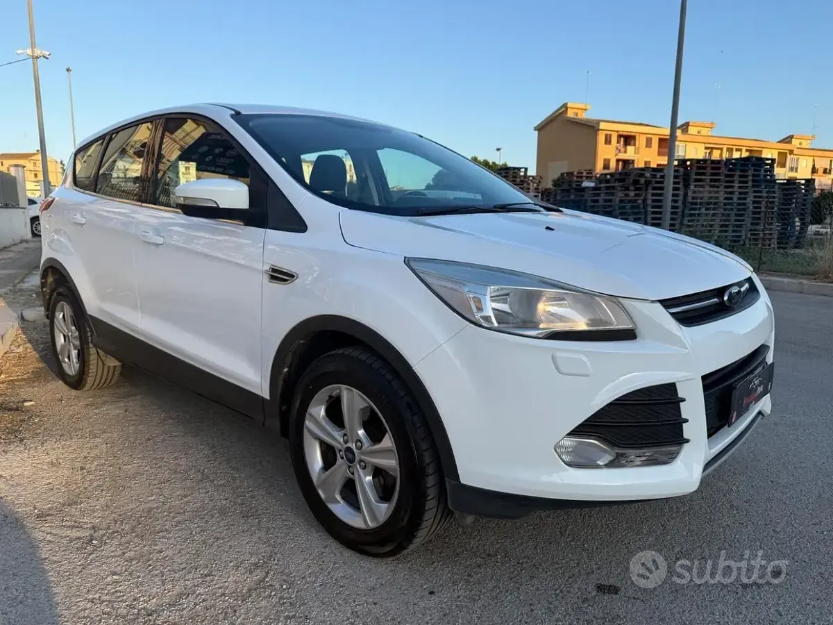 Usata Ford Kuga Business Edition 140 CV (102 kW) 2014 Bianco SUV