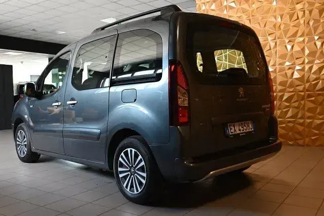 Usata Peugeot Partner Tepee Style 92 CV (67 kW) 2014 Grigio Monovolume