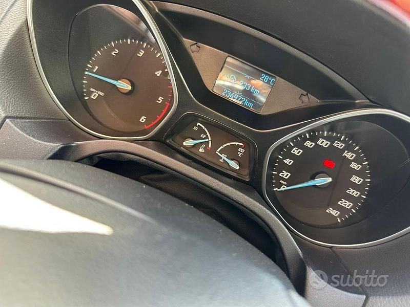 Usata Ford Focus 115 CV (84 kW) 2012 Grigio Berlina