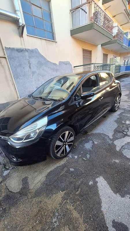 Usata 2015 Renault Clio IV Tre volumi | 8500 € (Buon prezzo) - Immagine 1/4