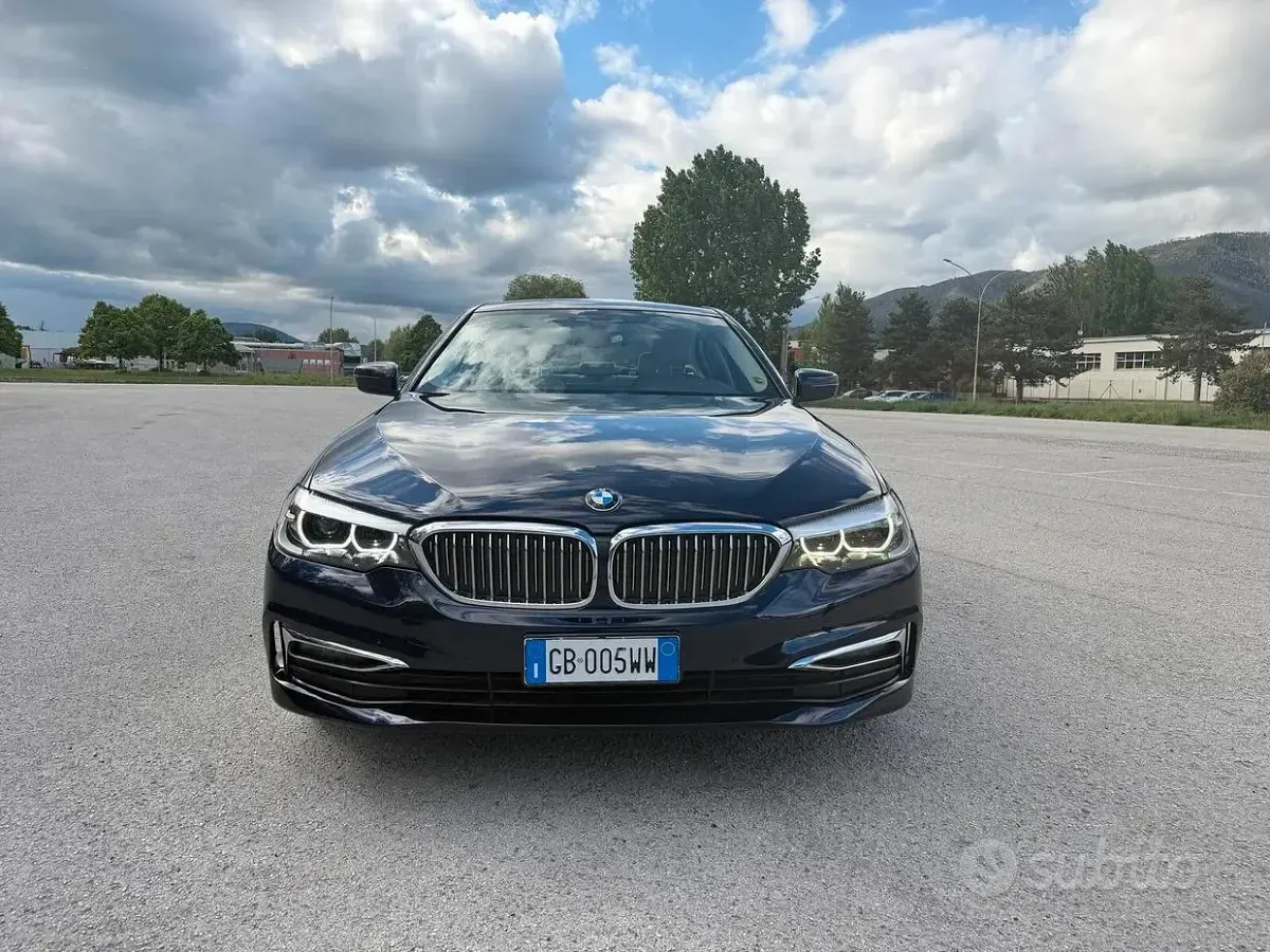 Usata BMW 520 Luxury Line 184 CV (135 kW) 2020 Blu Berlina
