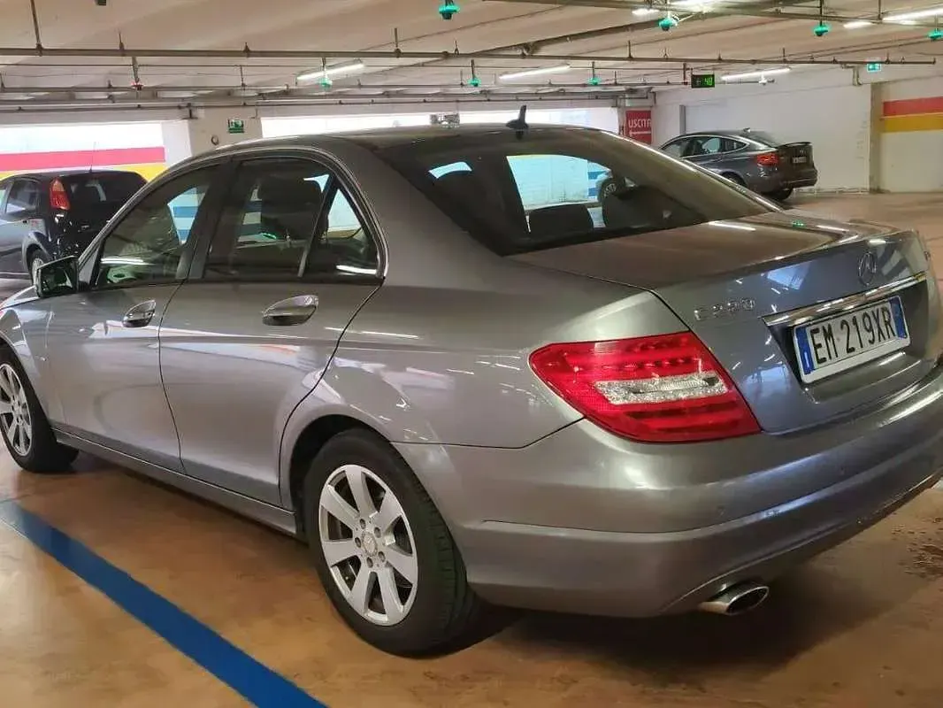 Usata Mercedes C220 Avantgarde 170 CV (125 kW) 2012 Grigio Berlina