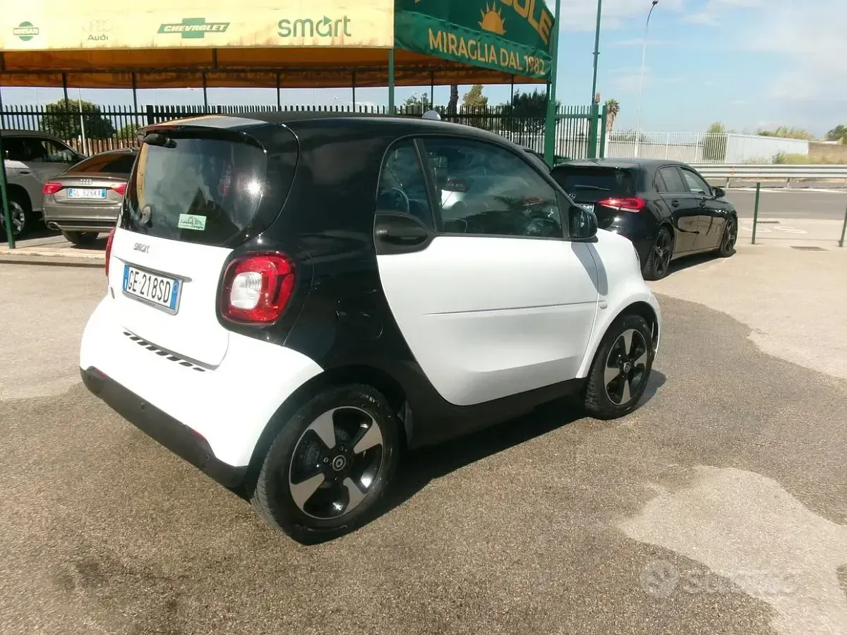 Usata Smart ForTwo Electric Drive Passion 41 kW (56 CV) 2021 Bianco Berlina