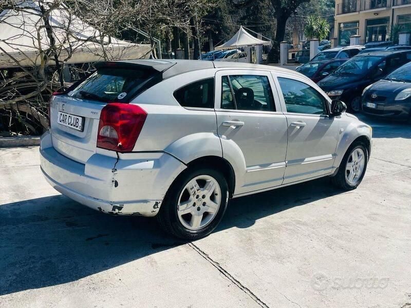 Usata Dodge Caliber SXT 141 CV (103 kW) 2008 Argento Utilitaria